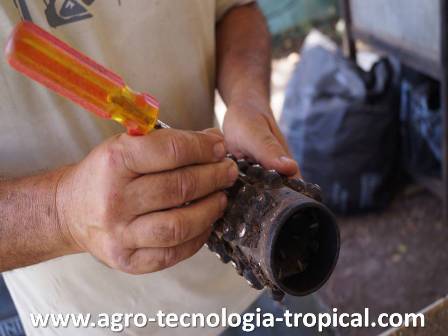 limpieza del cilindro ahollador antes de abrir huecos del semillero